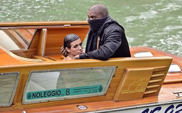 Kanye West’ten Venedik Tatilinde Tartışmalı Kıyafet Hamlesi