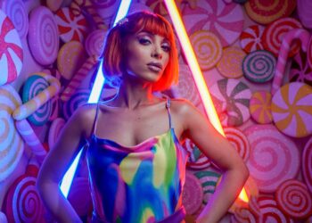 Zanna: Kendi Kurallarını Yazan Sanatçıdan İki Yeni Marş: ‘Milyonlarca’ ve ‘Hey Lolita!’