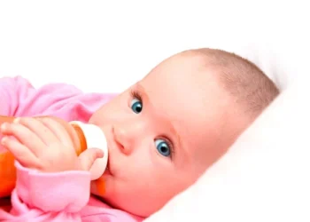 Acı Tatlı Gerçek: Bebeklere Meyve Suyu Zararları Diş Çürüğü ve İştah Kaybını Tetikliyor