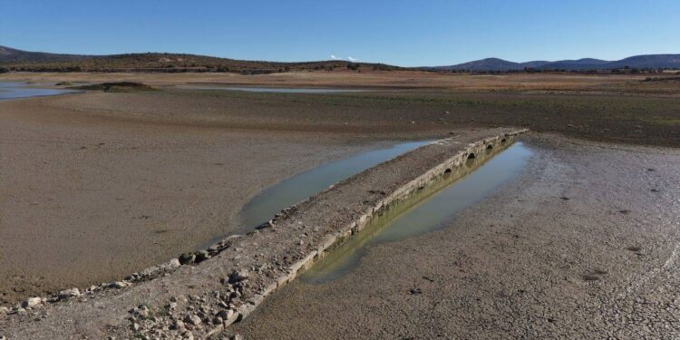 💧 Kuraklığın Mirası: Apa Barajı Keşfi Osmanlı Köprüsünü Ortaya Çıkardı