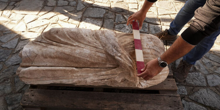 Roma Dönemi Eserleri Efes Antik Kenti’nde Bulundu