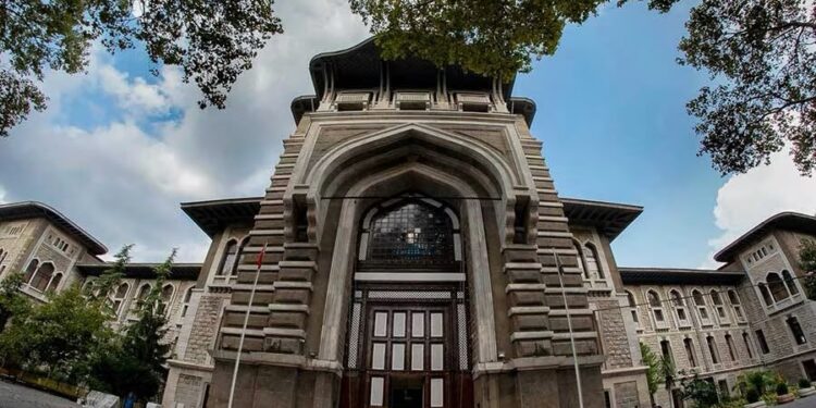 Tehdit listesi Skandalı Sonuçlandı: İstanbul Erkek Lisesi’nde Nakil