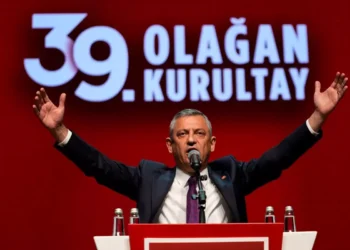 YZ Destekli Muhalefet: Özgür Özel İkinci Dönemde İktidara Karşı Hangi Taktikleri Uygulayacak? ⚔️