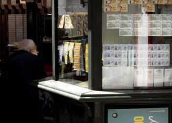 Cami Önünde Piyango Satışı Bitti: Satıcılar Ne Yapacak?