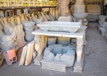 Roma Dönemi Eserleri Efes Antik Kenti’nde Bulundu