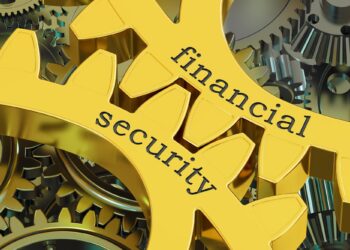 Üzerinde finansal güvenlik yazan altın renkli dişli çarklar.