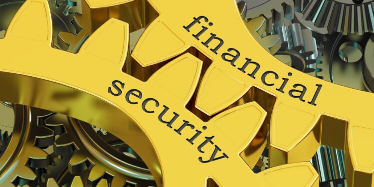 Üzerinde finansal güvenlik yazan altın renkli dişli çarklar.