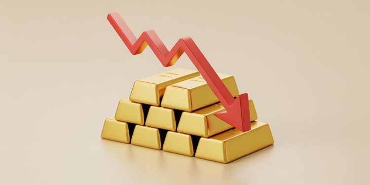 Altın külçelerinin üzerinde değer kaybını gösteren kırmızı bir grafik oku bulunuyor.