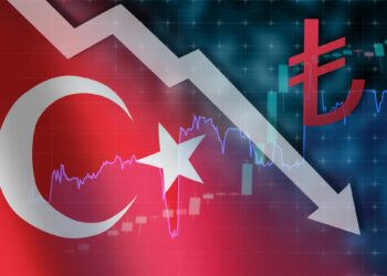 Türkiye haritası ve Türk lirası sembolü üzerinde düşüşü gösteren grafik.